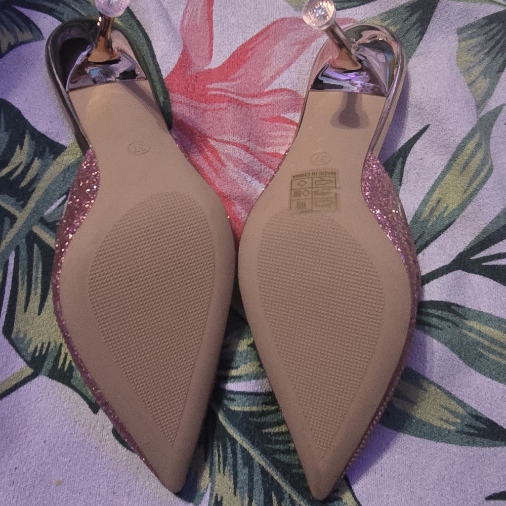 Heels - Picture 2 of 2